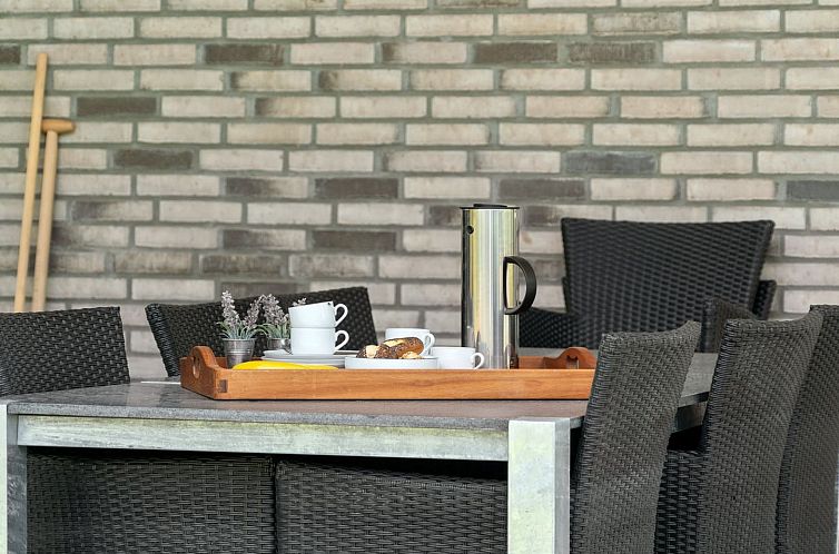 Vakantiehuis "Alona" - 250m from the sea