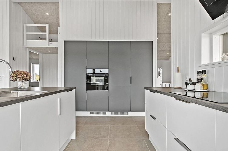 Vakantiehuis "Frithbjorn" - 900m from the sea