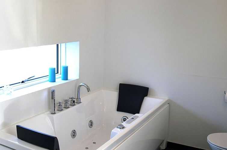 Vakantiehuis "Jonce" - 400m from the sea