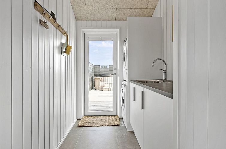 Vakantiehuis "Frithbjorn" - 900m from the sea