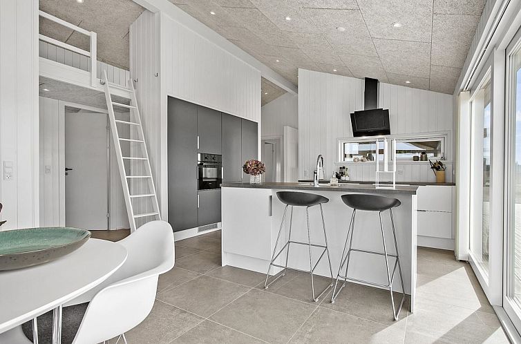 Vakantiehuis "Frithbjorn" - 900m from the sea