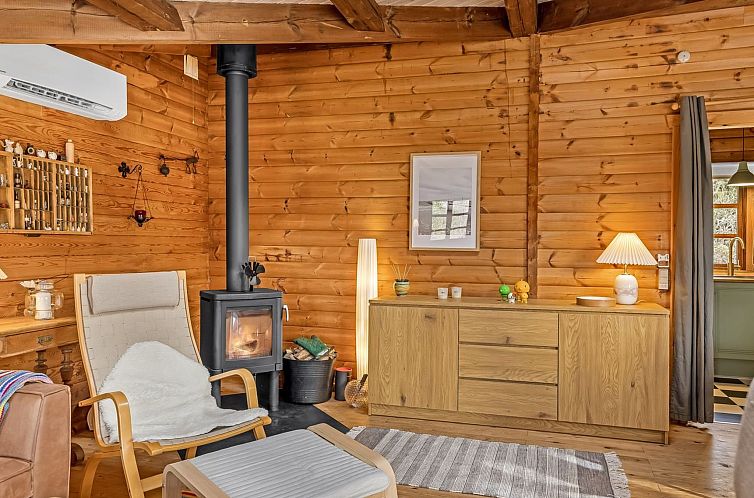 Vakantiehuis "Aksinja" - 500m from the sea