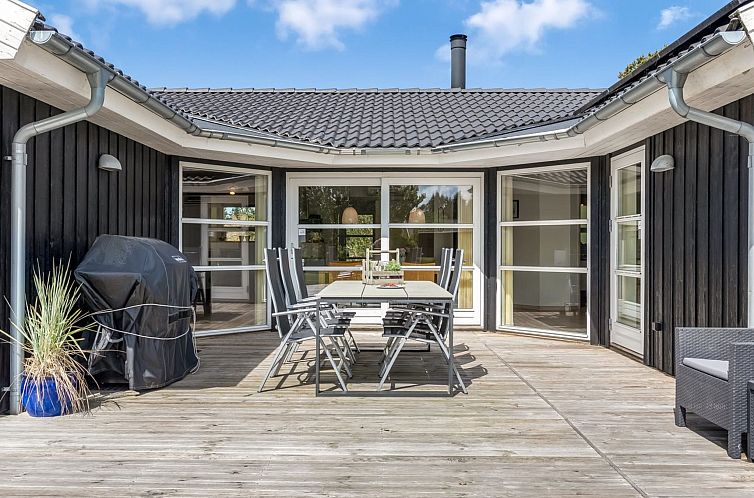 Vakantiehuis "Oddvar" - 400m from the sea