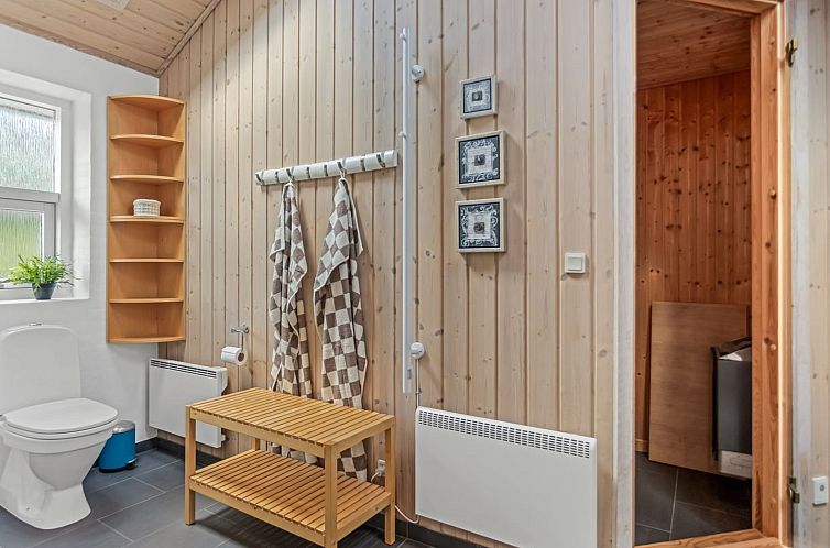 Vakantiehuis "Oddvar" - 400m from the sea