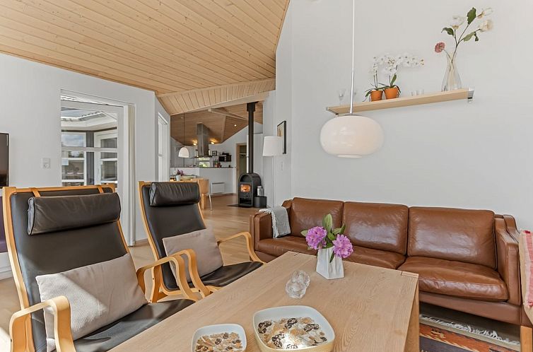 Vakantiehuis "Oddvar" - 400m from the sea