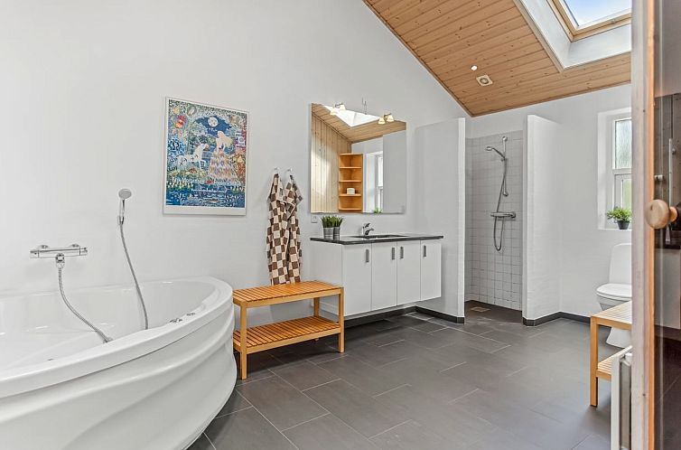 Vakantiehuis "Oddvar" - 400m from the sea
