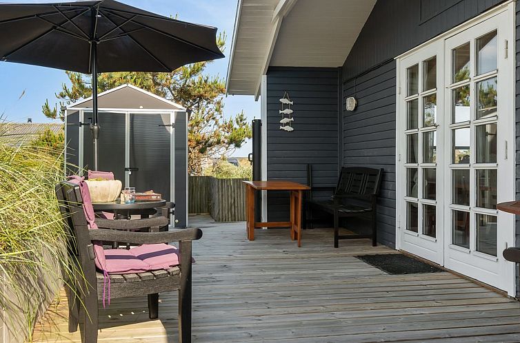 Vakantiehuis "Wulfhard" - 400m from the sea