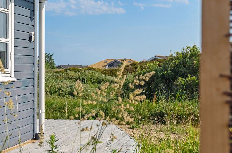 Vakantiehuis "Wulfhard" - 400m from the sea