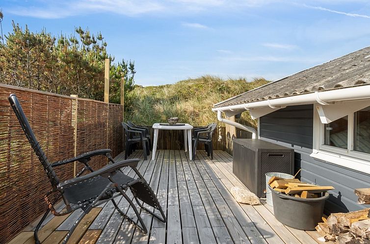 Vakantiehuis "Wulfhard" - 400m from the sea