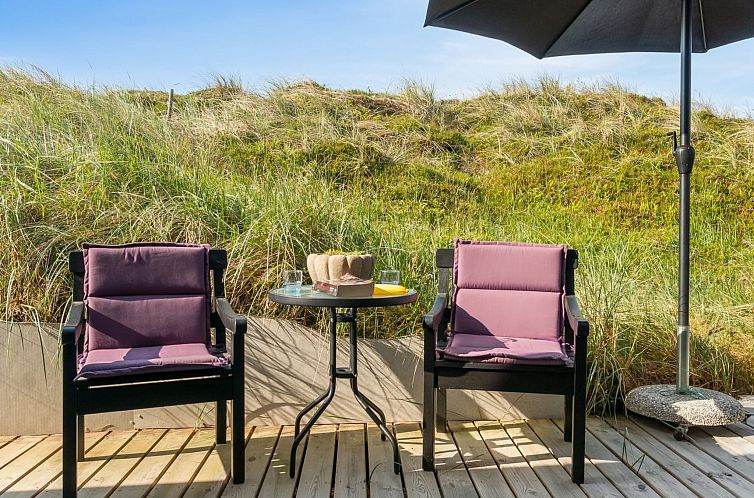 Vakantiehuis "Wulfhard" - 400m from the sea