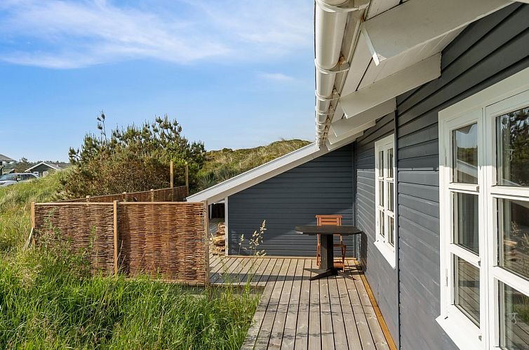 Vakantiehuis "Wulfhard" - 400m from the sea