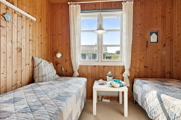 Vakantiehuis "Wulfhard" - 400m from the sea