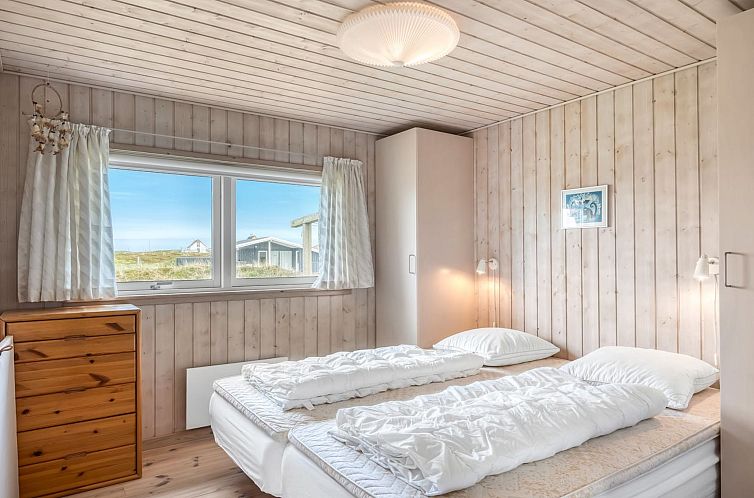 Vakantiehuis "Hughe" - 200m from the sea