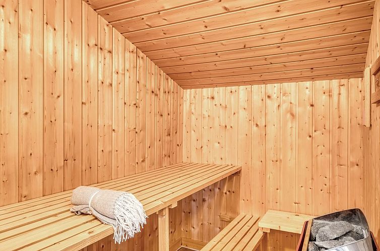 Vakantiehuis "Hughe" - 200m from the sea