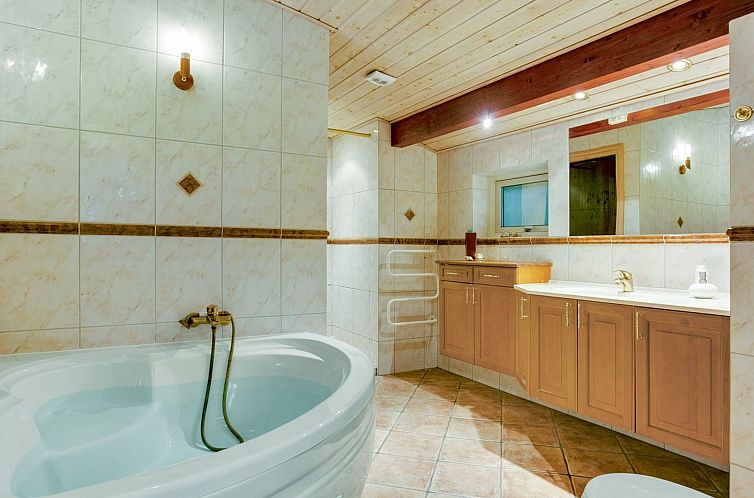 Vakantiehuis "Eljena" - 600m from the sea