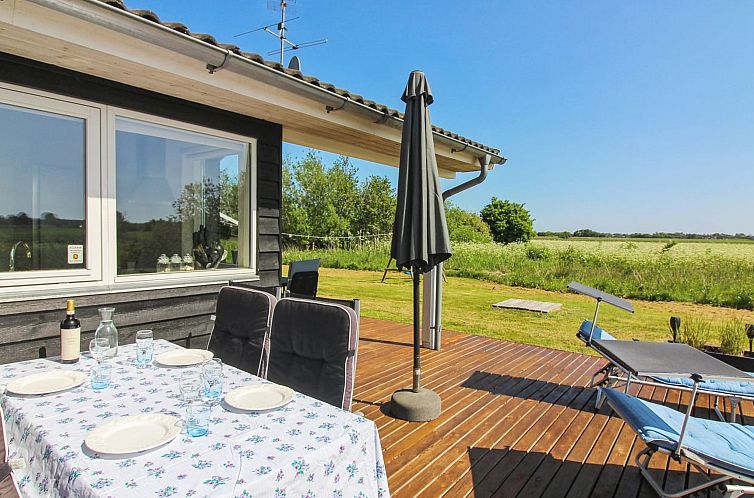 Vakantiehuis "Hampus" - 500m from the sea