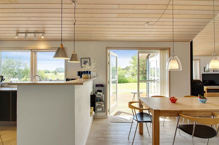 Vakantiehuis "Hampus" - 500m from the sea