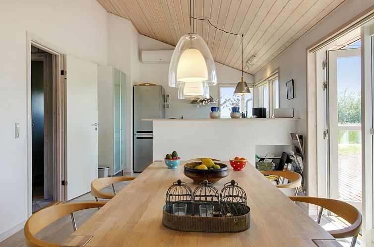 Vakantiehuis "Hampus" - 500m from the sea