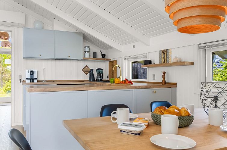 Vakantiehuis "Santeri" - 180m from the sea