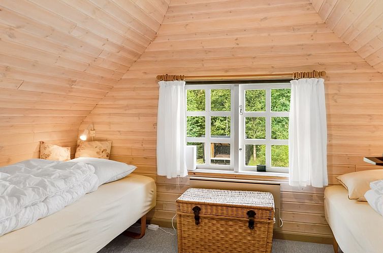 Vakantiehuis "Hilaria" - 2.1km from the sea
