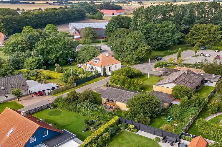 Vakantiehuis "Ilmo" - 1.9km from the sea
