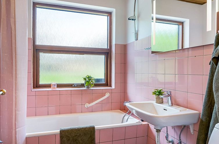 Vakantiehuis "Ilmo" - 1.9km from the sea