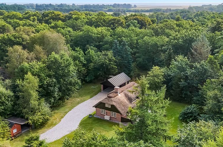 Vakantiehuis "Hilaria" - 2.1km from the sea