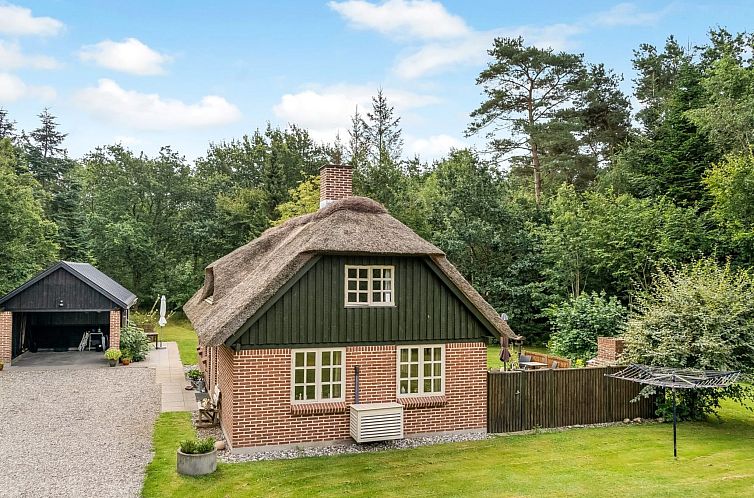 Vakantiehuis "Hilaria" - 2.1km from the sea