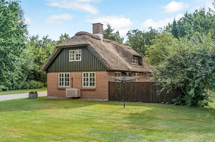 Vakantiehuis "Hilaria" - 2.1km from the sea