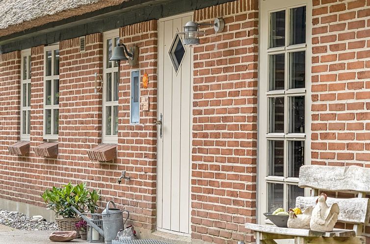 Vakantiehuis "Hilaria" - 2.1km from the sea