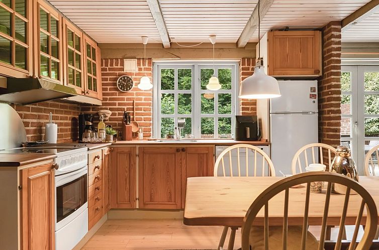 Vakantiehuis "Hilaria" - 2.1km from the sea