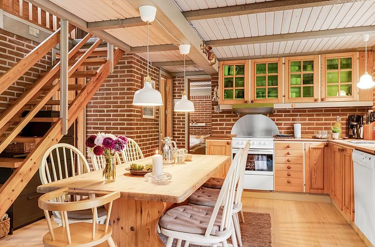 Vakantiehuis "Hilaria" - 2.1km from the sea