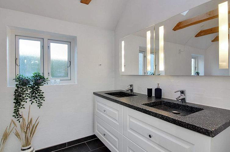 Vakantiehuis "Iara" - 6km from the sea