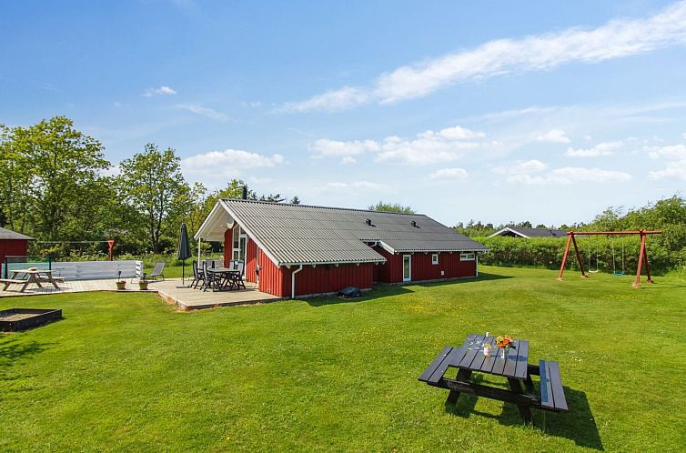 Vakantiehuis "Menka" - 1.3km from the sea