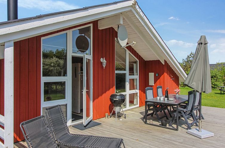 Vakantiehuis "Menka" - 1.3km from the sea