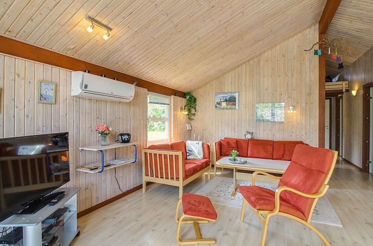 Vakantiehuis "Menka" - 1.3km from the sea