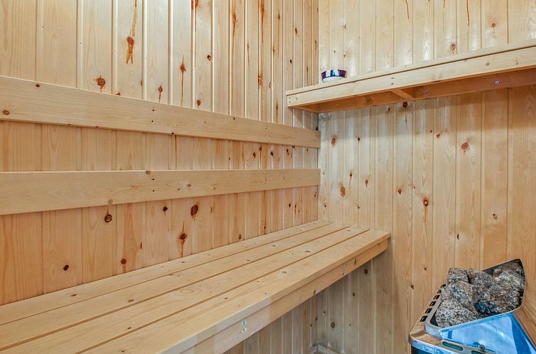 Vakantiehuis "Menka" - 1.3km from the sea