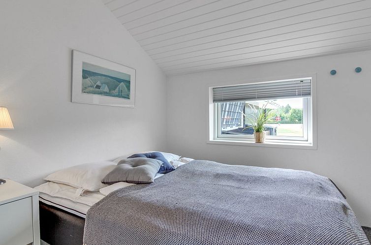 Vakantiehuis "Harmen" - 1.1km from the sea