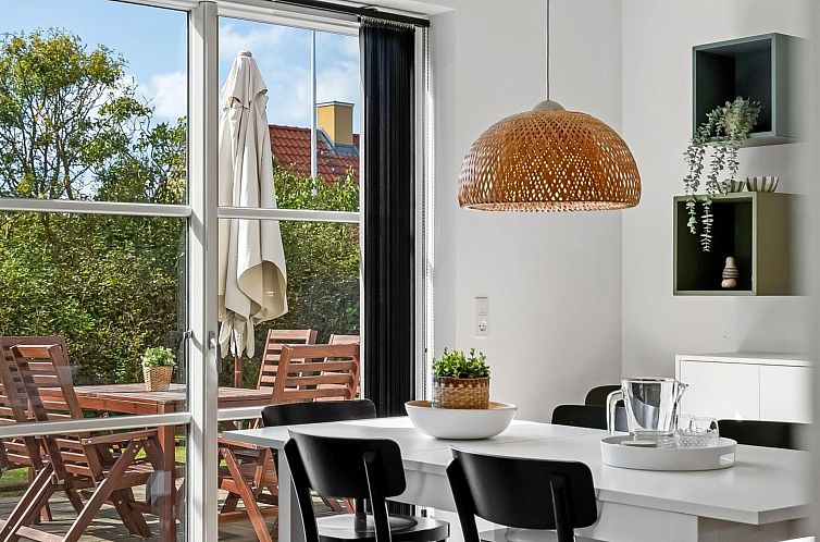 Vakantiehuis "Marijanne" - 500m from the sea