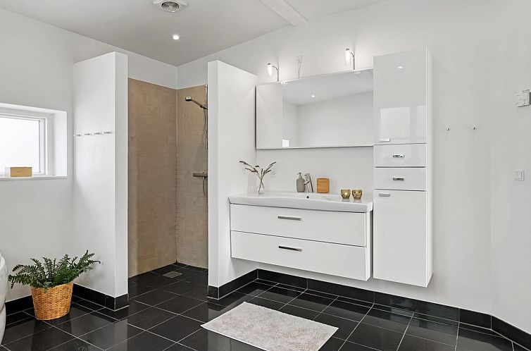 Vakantiehuis "Marijanne" - 500m from the sea