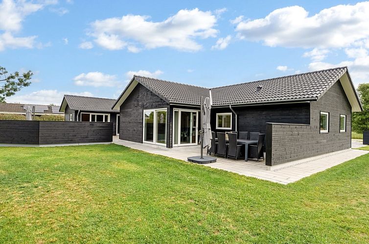 Vakantiehuis "Frederikke" - 990m from the sea