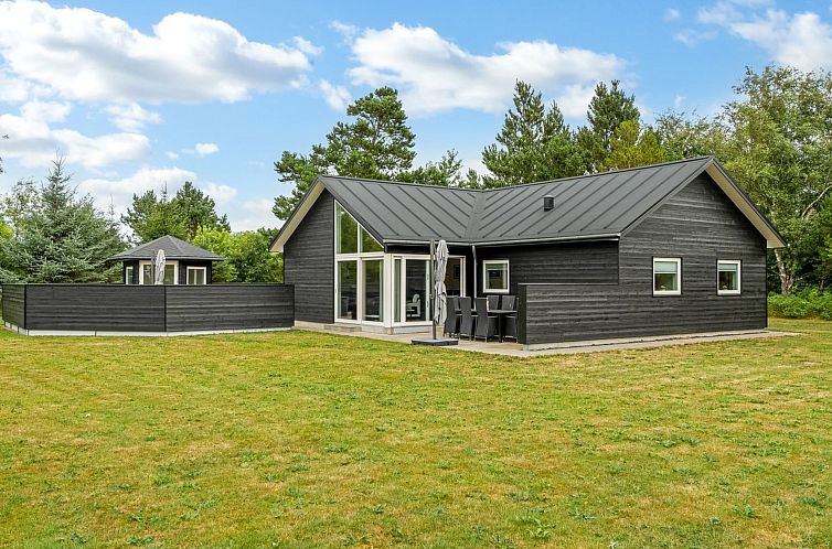 Vakantiehuis "Sunna" - 1.2km from the sea