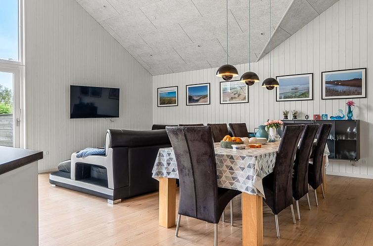 Vakantiehuis "Sunna" - 1.2km from the sea