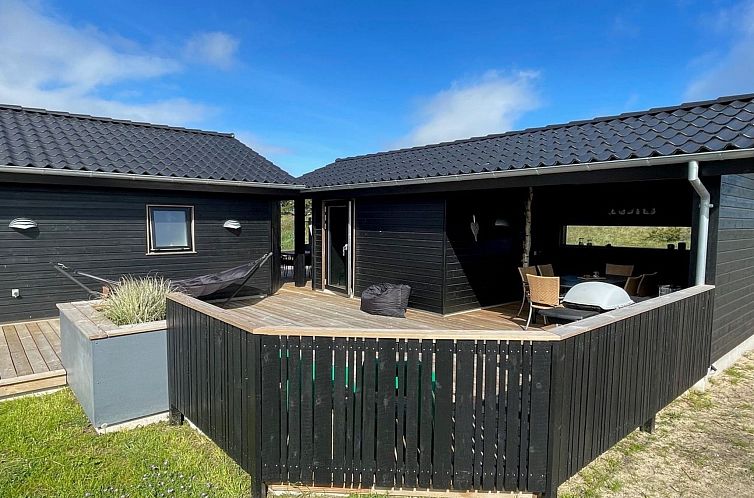 Vakantiehuis "Hinda" - 1.2km from the sea