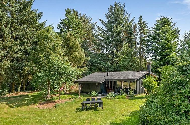 Vakantiehuis "Wenche" - 840m from the sea