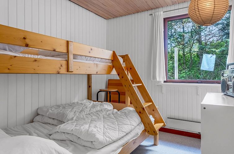 Vakantiehuis "Wenche" - 840m from the sea