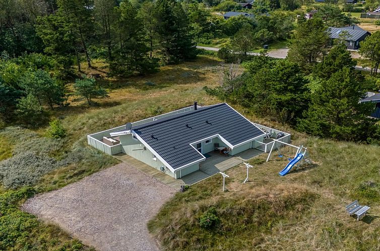 Vakantiehuis "Mila" - 750m from the sea