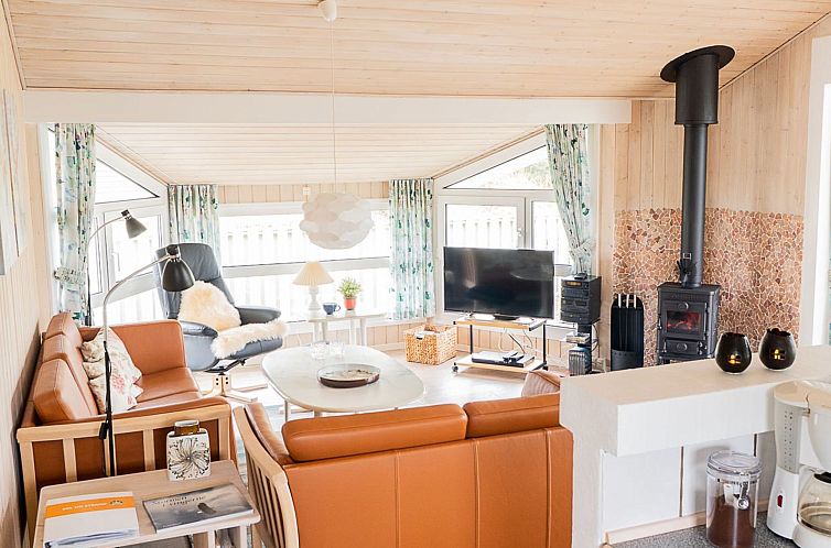 Vakantiehuis "Mila" - 750m from the sea