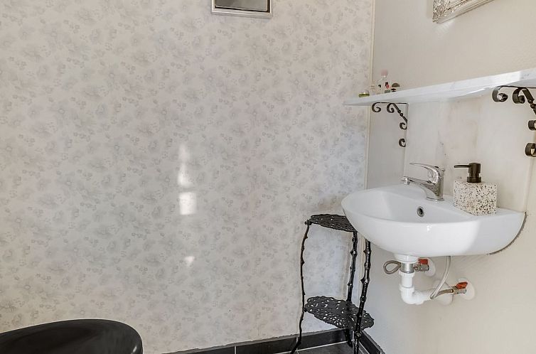 Vakantiehuis "Marla" - 1.1km from the sea