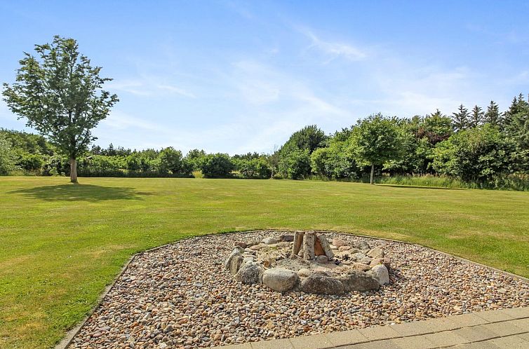 Vakantiehuis "Harmen" - 1.1km from the sea